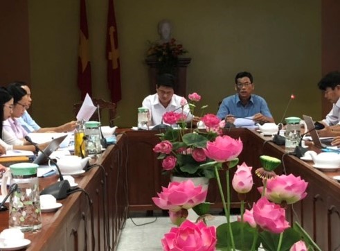&Ocirc;ng Dương Hiền Hải Đăng (b&ecirc;n tr&aacute;i) v&agrave; &ocirc;ng Trần Văn H&ugrave;ng tại buổi họp