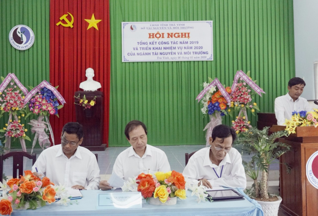 Phó Chủ tịch UBND tỉnh Trần Anh Dũng đến dự Hội nghị tổng kết